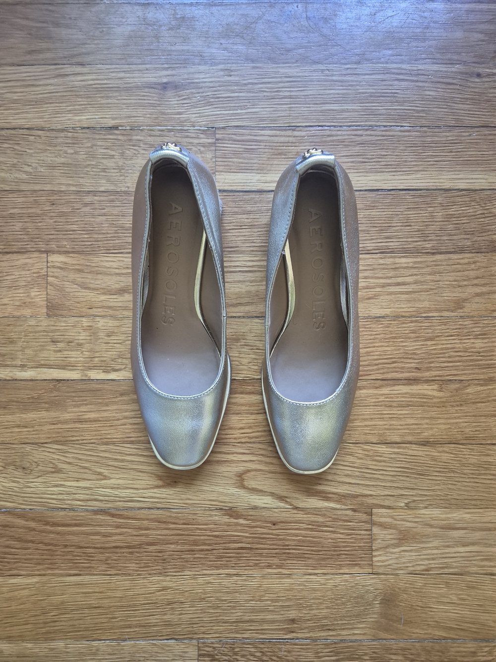 AEROSOLES Metallic Gold Round-Toe Pump Heels